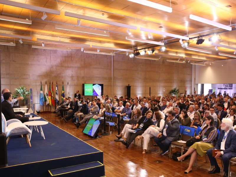 Prestes a assumir, Carelli participa de seminário em Brasília 