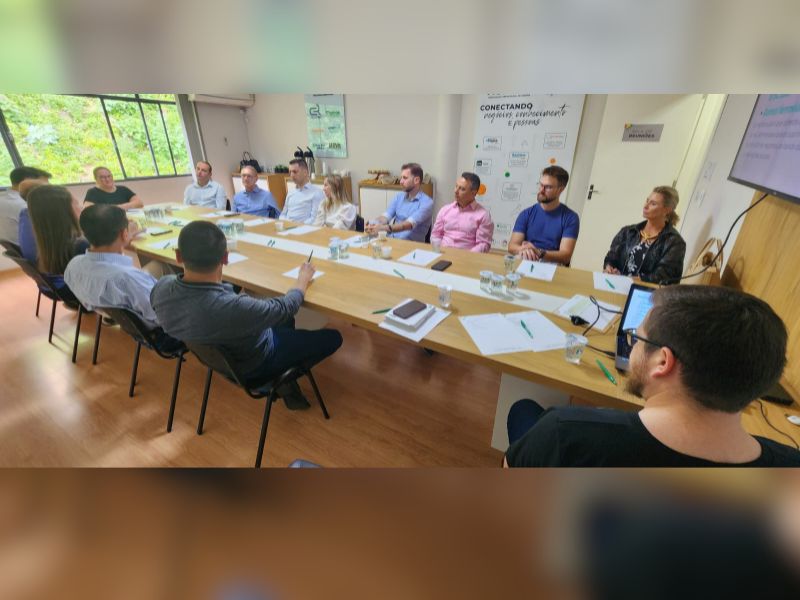 Diretoria da ACIAV recebe prefeito e vice eleitos em Videira