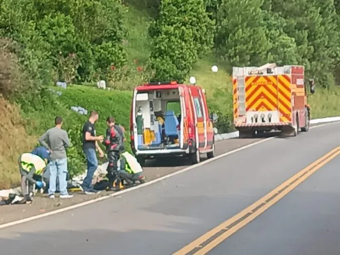 Motociclista fica ferido após colidir com barranco em Ibiam