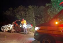 Colisão frontal na BR-470 envolve caminhão e carro