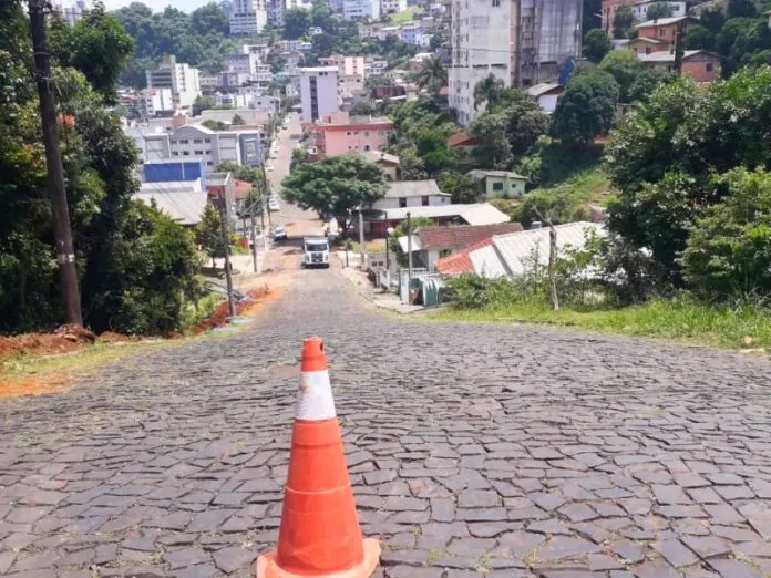 Rua Adolfo Konder terá trânsito interditado para obras na rede de água