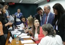 Votação da PEC antiaborto é adiada na Câmara dos Deputados