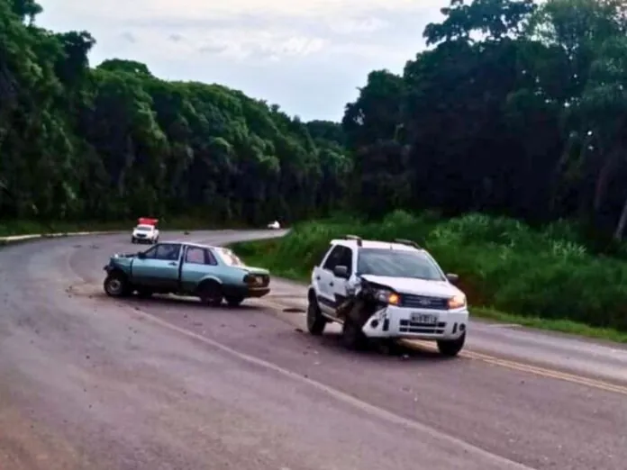 Dois motoristas ficam feridos após colisão na BR-282 em SC