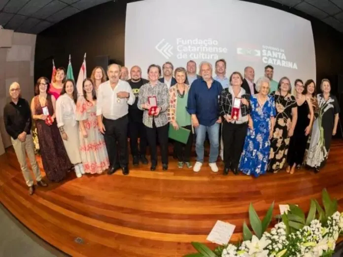 Medalha Cruz e Sousa homenageia nomes da cultura catarinense