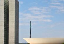 Mobilização cresce e PEC contra a escala 6×1 já tem 134 assinaturas