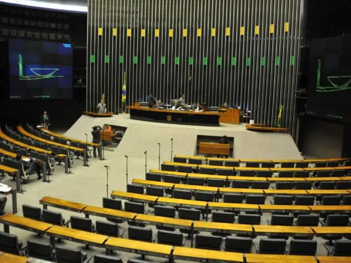 Santa Catarina pode ganhar 4 novas vagas na Câmara dos Deputados