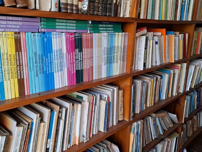 Seminário Diocesano promove doação de livros em parceria com UNIARP