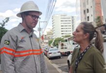 Celesc retira cabos de telefonia inoperantes em Caçador