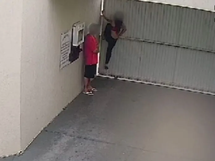 Casal é flagrado pulando muro de motel para fugir sem pagar