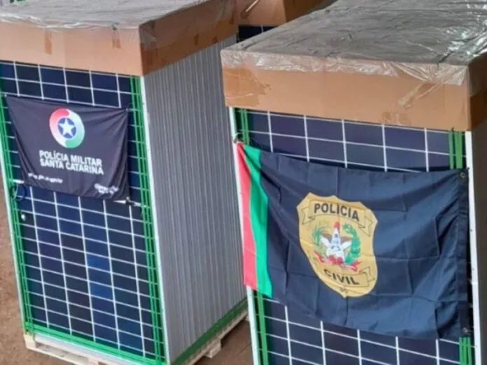 Polícia Civil encontra placas solares furtadas em barracão de Santa Cecília