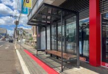 Novos pontos de ônibus estão sendo instalados em Caçador