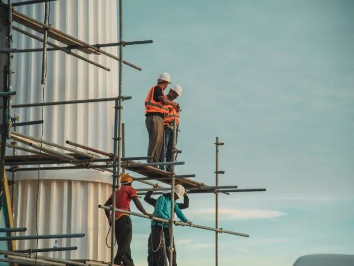 11% dos brasileiros têm jornada de trabalho acima de 48h semanais