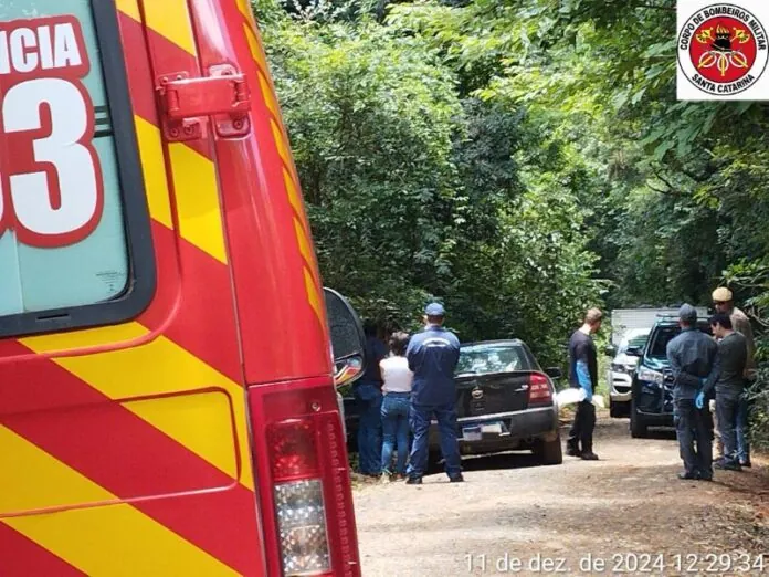 Corpo é encontrado dentro de veículo em cidade do Meio-Oeste