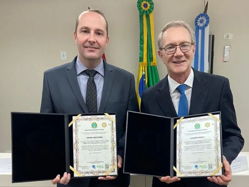 Wilmar Carelli e Rafael Balestrin são diplomados em Videira