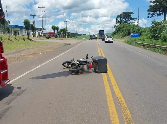 Motociclista é socorrido em estado grave após colisão em Rio das Pedras