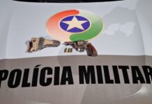 Homem é preso após exibir revólver em bar no centro da cidade