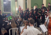 Cantata de Natal lota a Catedral São Francisco de Assis em Caçador