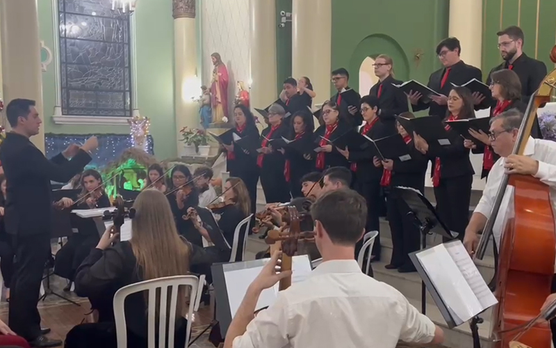 Cantata de Natal lota a Catedral São Francisco de Assis em Caçador