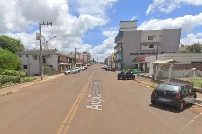 Vizinhos denunciam mau cheiro e homem é achado morto em apartamento