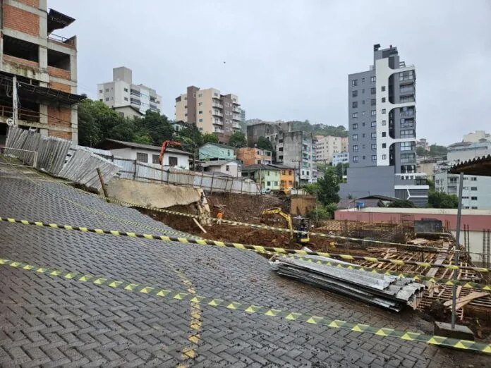 Chuvas causam deslizamentos próximos à Clínica de Hemodiálise de Videira