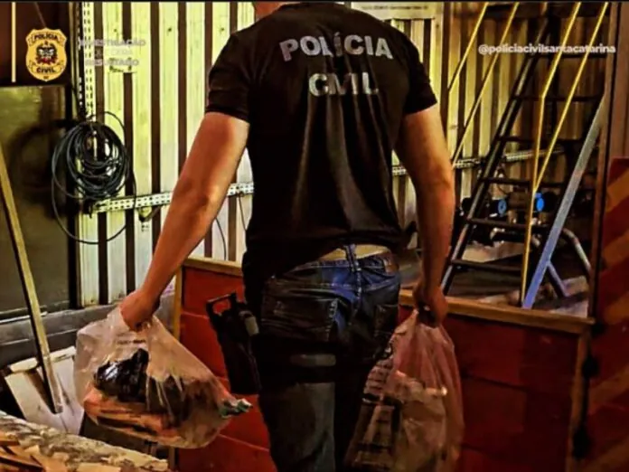 Polícia Civil de Videira incinera 20kg de drogas apreendidas