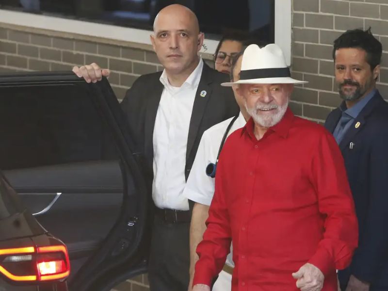 Após exames, Lula é liberado e retorna a Brasília