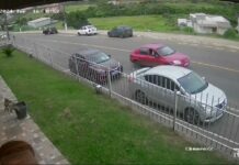 Carro cai em barranco no acesso a Caçador