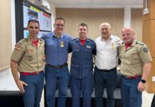 Prefeito e secretários de Videira recebem medalha pelos 90 anos do CBMSC