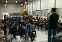 Saúde realiza palestra de conscientização sobre AIDS para estudantes