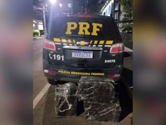 PRF apreende 130 kg de maconha após perseguição em Joaçaba