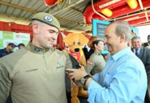 SC lança Estação Verão 2024/2025 com policiais bilíngues