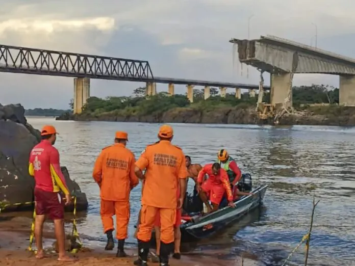 Seis corpos são resgatados após queda de ponte no Maranhão