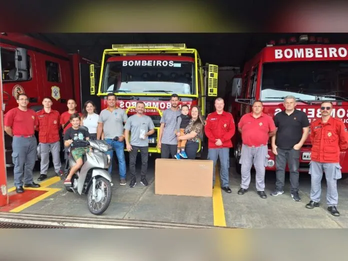 Bombeiros de Caçador entregam prêmios de Ação Social