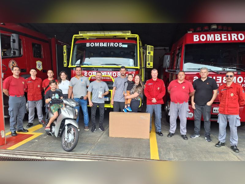 Bombeiros de Caçador entregam prêmios de Ação Social