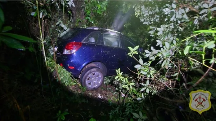 Bombeiros atendem saída de pista na rodovia Honorino Moro