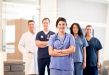 Brasil registra aumento de 23,6% no número de médicos