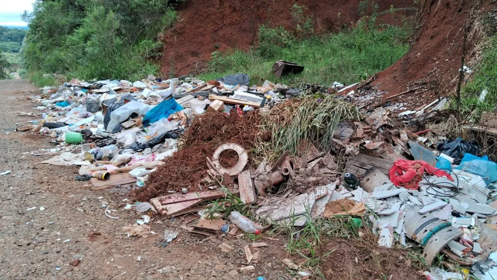 Prefeitura de Caçador fez a coleta de lixo, descartados de forma irregular 