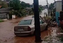 Ruas do bairro Martello são alagadas pelas fortes chuvas
