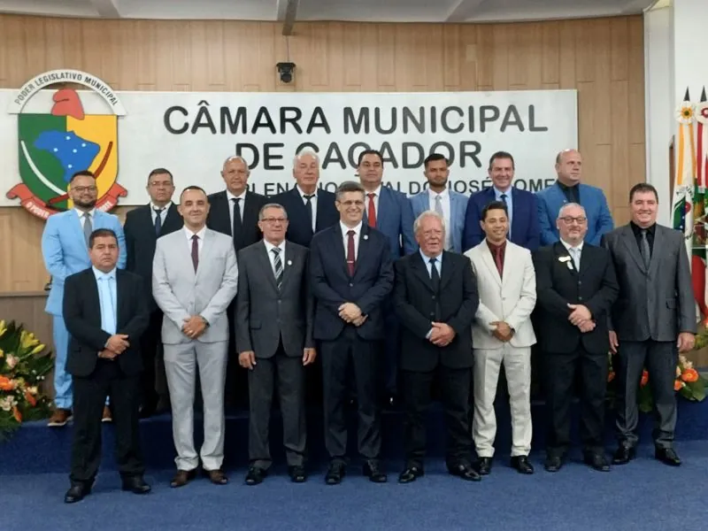 Preifeito, vice-prefeito e vereadores tomam posse em Caçador