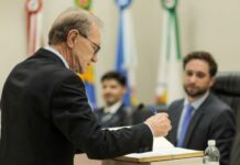 Inédito em 80 anos, Carelli toma posse pela 4ª vez como prefeito