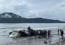 Avião de pequeno porte explode e cai no mar em Ubatuba