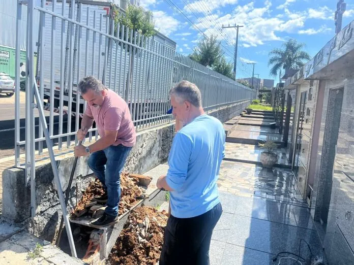 Prefeitura de Caçador realiza roçadas e melhorias em cemitérios