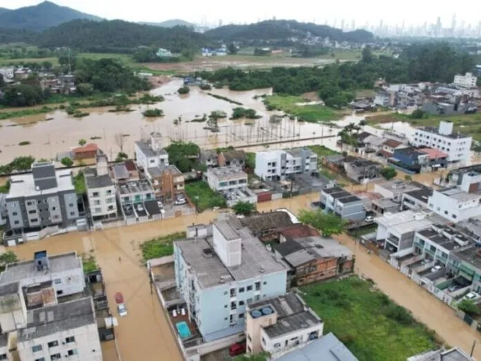 Entenda o que causou a chuva em SC e suas consequências