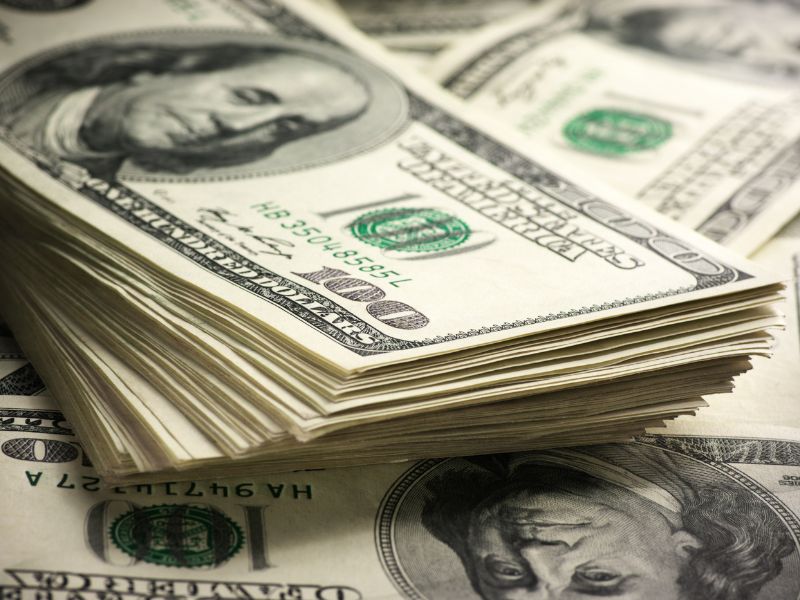 Dólar cai pela 11ª vez e tem maior sequência de quedas em 20 anos