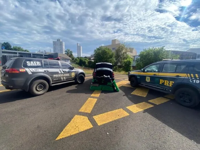 Ação conjunta intercepta carro com mais de 220 kg de drogas em Chapecó