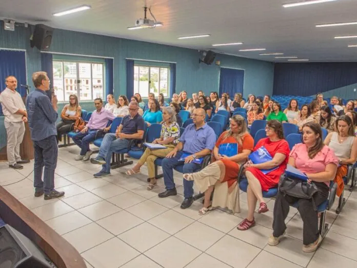 Educação de Videira realiza reunião com diretores das escolas