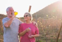 Como evitar a desidratação em crianças e idosos durante o verão