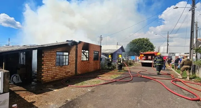 Incêndio destrói residência em Campos Novos