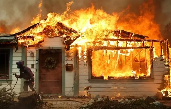 Água está acabando enquanto pior incêndio da história se espalha sem controle