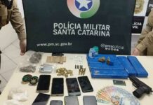 Drogas, munições e simulacro são apreendidos em festa em Joaçaba